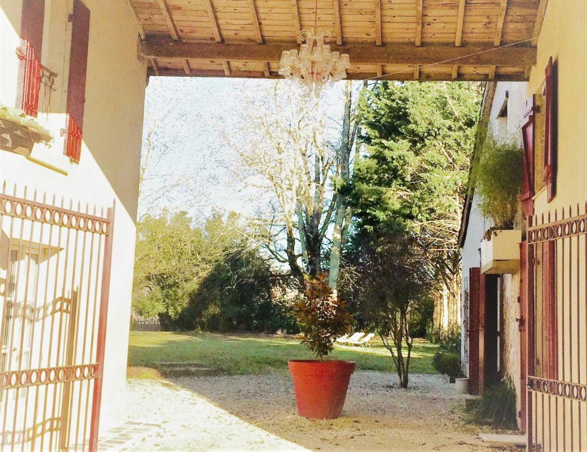 La Carreterie - Maison De Famille{S} Pineuilh Exteriör bild